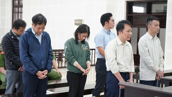 Các bị cáo tại phiên tòa.