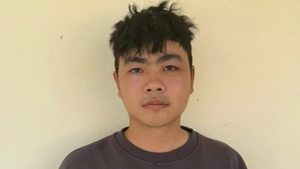 Đối tượng Trần Hữu Trí tại cơ quan điều tra. (Ảnh Công an cung cấp)