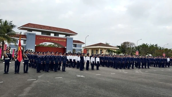 Nghi lễ Chào cờ đầu năm được tổ chức trang nghiêm tại Bộ Tư lệnh Vùng Cảnh sát biển 2.