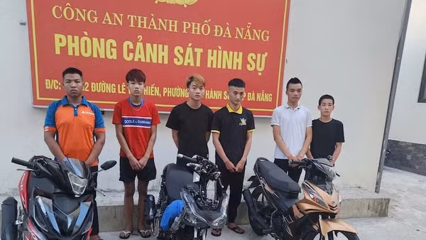 Nhóm đối tượng tại cơ quan điều tra. (Ảnh: Công an cung cấp)