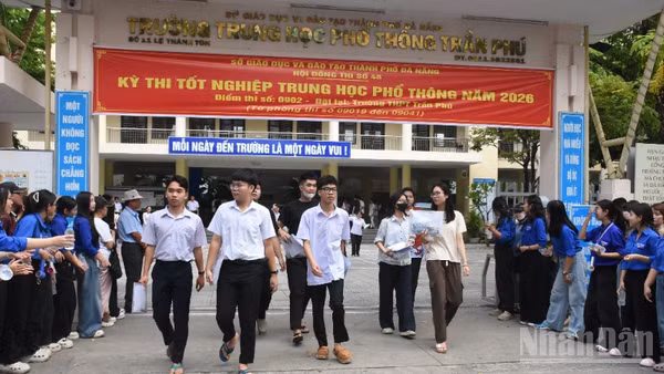 Các thí sinh Đà Nẵng kết thúc ngày thi đầu tiên. (Ảnh: ANH ĐÀO)