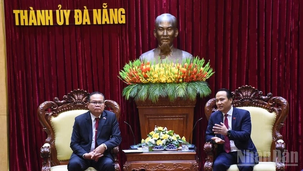 Quang cảnh buổi làm việc. (Ảnh: ANH ĐÀO)