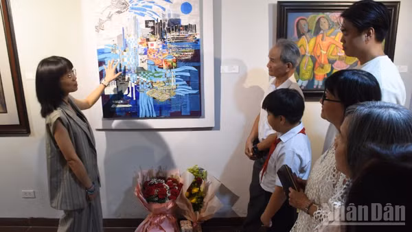 Triển lãm với sự tham gia của nhiều họa sĩ trẻ, lan tỏa giá trị mỹ thuật Đà Nẵng trong không gian mới. (Ảnh: ANH ĐÀO)