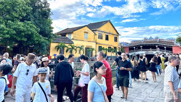 Từ ngày 10/8, mức phí tham quan tại quan đô thị cổ Hội An là 20.000 đồng/người/công trình. (Ảnh: Anh Đào)