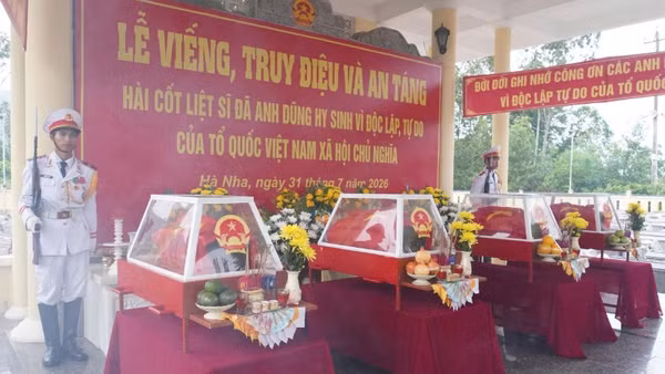Đà Nẵng truy điệu và an táng 4 hài cốt liệt sĩ được tìm thấy tại hang Đá Sập.