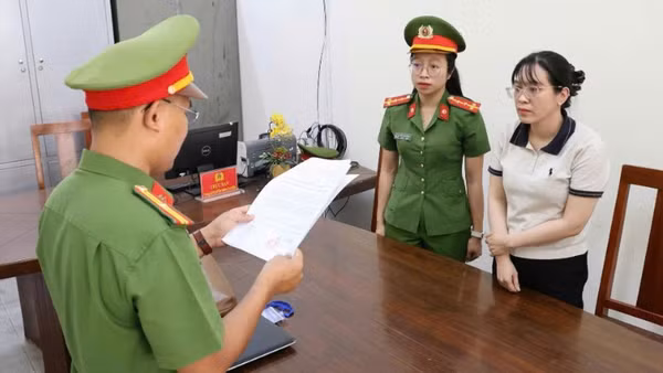 Võ Thị Ngọc Lan tại cơ quan điều tra. (Ảnh: Công an cung cấp)