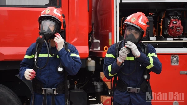 Đà Nẵng khai mạc khóa huấn luyện nghiệp vụ chữa cháy và cứu nạn cứu hộ định kỳ năm 2026. (Ảnh: ANH ĐÀO) 