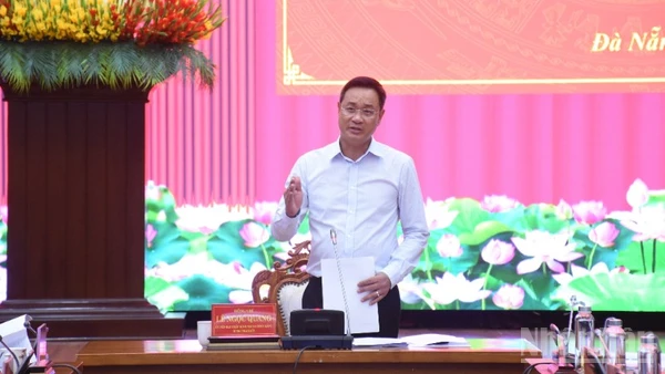 Bí thư Thành ủy Đà Nẵng Lê Ngọc Quang phát biểu khai mạc phiên họp. (Ảnh: ANH ĐÀO)