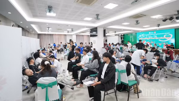 Ngày hội hiến máu tình nguyện thêm ý nghĩa khi được tổ chức đúng dịp kỷ niệm 95 năm Ngày thành lập Đoàn Thanh niên Cộng sản Hồ Chí Minh. 