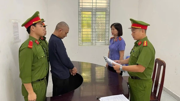 Cơ quan chức năng khởi tố Huỳnh Khổng. (Ảnh: Công an cung cấp)