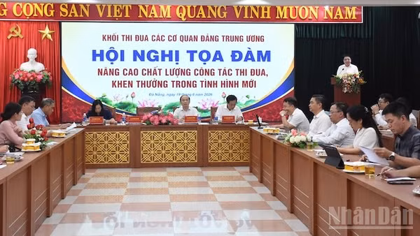 Quang cảnh buổi tọa đàm.