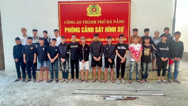 Nhóm đối tượng tại cơ quan công an. (Ảnh: Công an cung cấp)