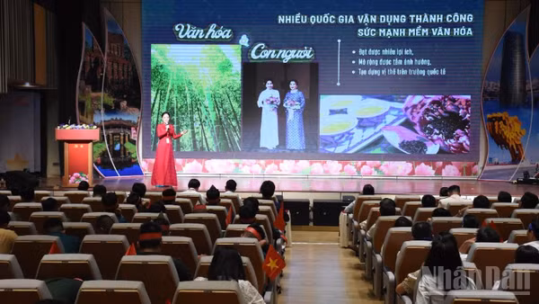 Các thí sinh mang đến cho Hội thi nhiều phần trình bày ấn tượng, có liên hệ thực tiễn nhằm làm rõ hơn các chủ trương, đường lối của Đảng. (Ảnh: ANH ĐÀO)