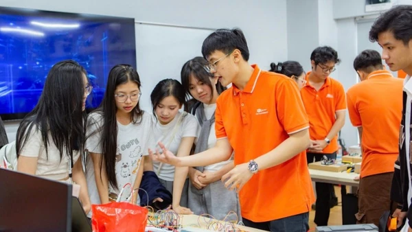 Học sinh trung học phổ thông tham gia sự kiện trải nghiệm FPTU Open Day.