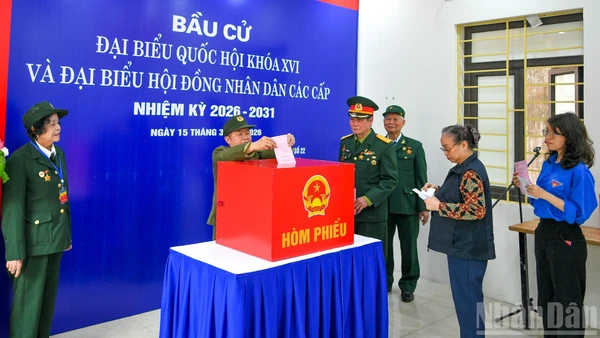 Quy trình hướng dẫn cử tri bỏ phiếu được thực hành nhằm bảo đảm đúng quy định trong ngày bầu cử.