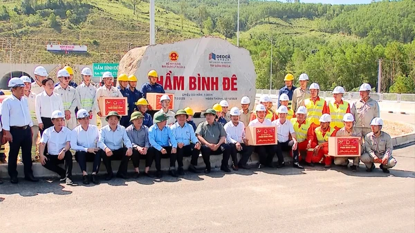 [Video] Thủ tướng kiểm tra các dự án giao thông tại khu vực miền Trung