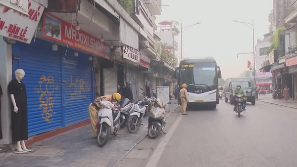 [Video] Xử lý xe khách dừng, đỗ sai quy định tại các cửa ngõ Hà Nội