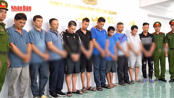 [Video] 35 đối tượng mang hơn 2,4 tấn Xyanua từ Campuchia vào Việt Nam tiêu thụ 