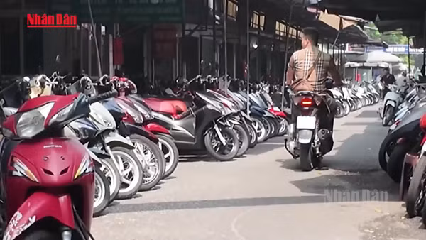 [Video] Phạt tiền từ 800.000 đồng đến 1 triệu khi mua xe máy cũ không làm thủ tục sang tên