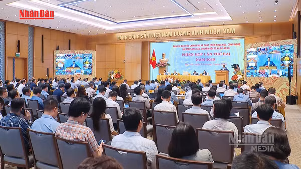 [Video] Thủ tướng: Thành lập Tổ công tác Chính phủ về phát triển công nghệ chiến lược