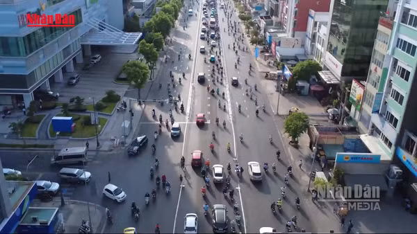 [Video] Không xử phạt khi đèn bất ngờ chuyển xanh sang đỏ