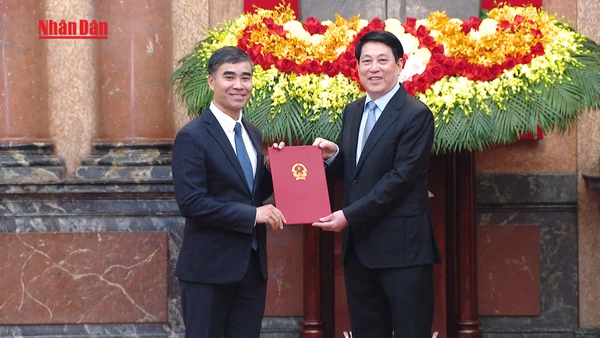 [Video] Chủ tịch nước Lương Cường trao quyết định bổ nhiệm 16 Đại sứ