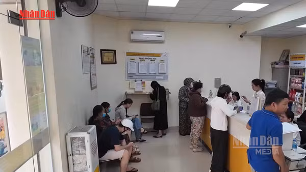 [Video] Người cao tuổi, sức khỏe yếu được hỗ trợ làm ủy quyền nhận lương hưu tại nhà