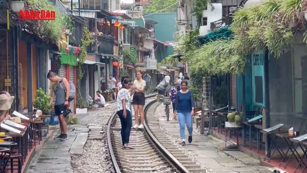 [Video] Hà Nội phạt nguội phố cà phê đường tàu bằng công nghệ AI