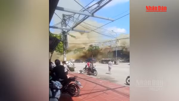 [Video] Tiếp tục xảy ra cháy trên đường 25m Thanh Liệt, Hà Nội