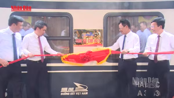[Video] Ra mắt "Đoàn tàu chuyên xa QT3/4"