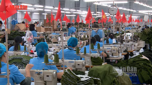 [Video] Người lao động thi đua sản xuất, đặt kỳ vọng vào Đại hội lần thứ XIV của Đảng