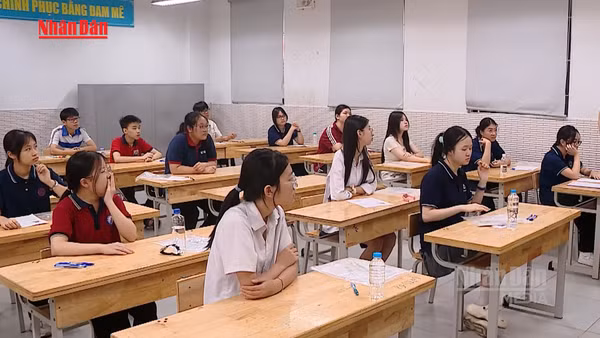 [Video] Thí sinh Hà Nội hoàn thành môn Toán, khép lại kỳ thi vào lớp 10 không chuyên