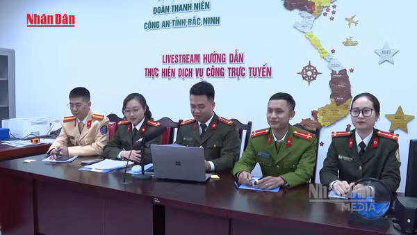 [Video] Livestream hướng dẫn thủ tục hành chính, cách làm “vì dân”