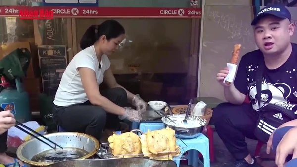 [Video] Không dùng găng tay khi tiếp xúc trực tiếp thực phẩm chín, chủ quán có thể bị phạt đến 1 triệu đồng