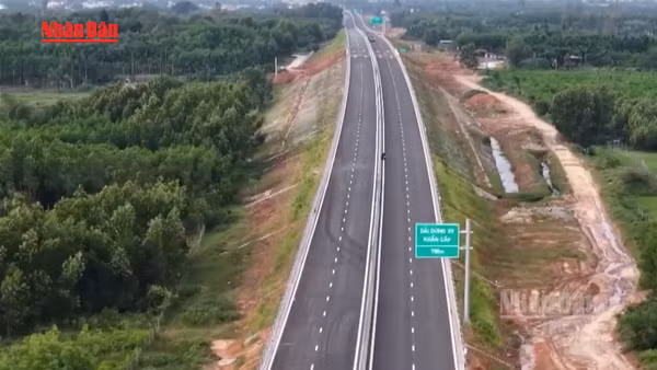 [Video] Dồn lực hoàn thành đoạn cuối cao tốc Quy Nhơn-Chí Thạnh trước ngày 19/5