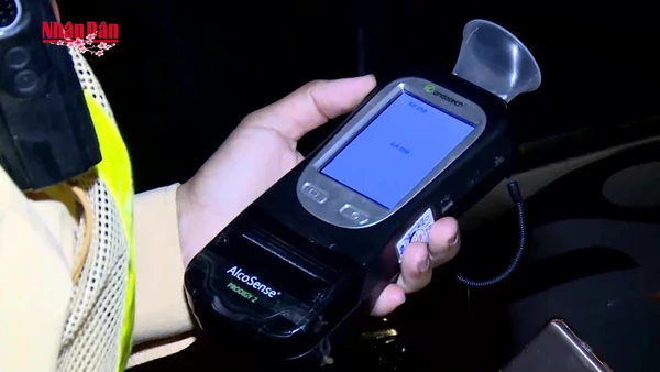 [Video] Từ 10h sáng nay (mùng 1 Tết), công an đồng loạt kiểm tra nồng độ cồn