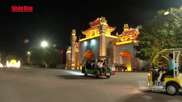 [Video] Đặc sắc tour đêm “Đền Hùng lung linh nguồn cội”