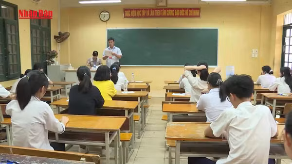 [Video] Tuyển sinh lớp 10 ở Hà Nội: Dự kiến bỏ chia khu vực, thí sinh được đăng ký 3 nguyện vọng
