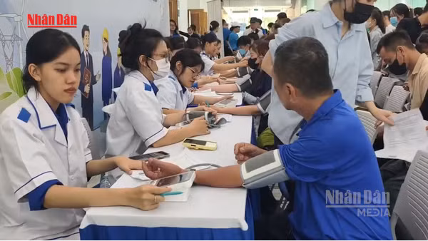 [Video] Hơn 2.000 công nhân tại TP Hồ Chí Minh được khám sức khỏe, tư vấn pháp luật miễn phí