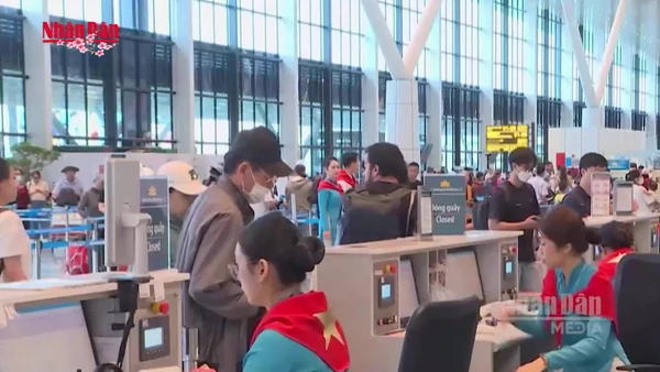 [Video] Mùng 3 Tết, sân bay Tân Sơn Nhất dự kiến phục vụ hơn 151.000 lượt hành khách