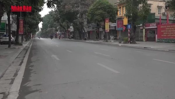 [Video] Mùng 1 đến mùng 3 Tết, Thủ đô Hà Nội sáng và đêm trời rét