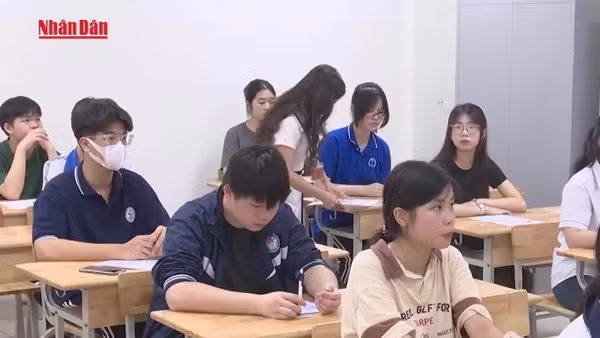 [Video] Hà Nội công bố ngoại ngữ là môn thi thứ ba vào lớp 10