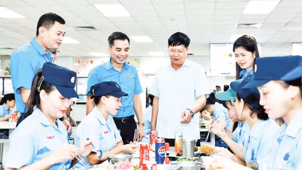 “Bữa ăn công đoàn”, hoạt động nổi bật của các cấp công đoàn trong năm 2025. Ảnh: Thanh Tâm