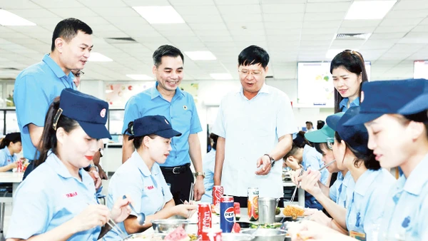 “Bữa ăn công đoàn”, hoạt động nổi bật của các cấp công đoàn trong năm 2025. Ảnh: Thanh Tâm