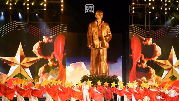 Hình ảnh trong chương trình khai mạc Lễ hội Làng Sen năm 2025. (Nguồn: Fanpage Lễ hội Làng Sen)