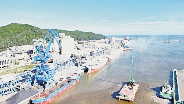Cảng biển tại Khu kinh tế Nghi Sơn.