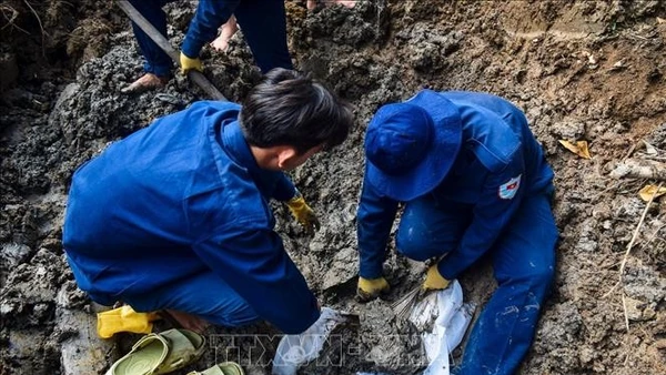 Hài cốt liệt sĩ được Đội K91 (Bộ Chỉ huy Quân sự tỉnh Đồng Tháp) tìm thấy trên địa bàn xã Phú Hựu. Ảnh: TTXVN