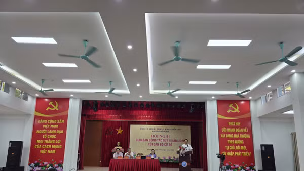 Hàng loạt hội nghị liên quan tới giải phóng mặt bằng và ổn định đời sống cho người dân liên tục được tổ chức thời gian qua.
