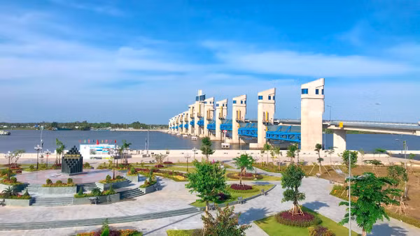 Công trình thủy lợi Cái Lớn-Cái Bé là một trong 4 hệ thống trọng điểm được giám sát chất lượng nước thường xuyên, góp phần hình thành "lá chắn mềm" bảo vệ nguồn nước khu vực phía nam.