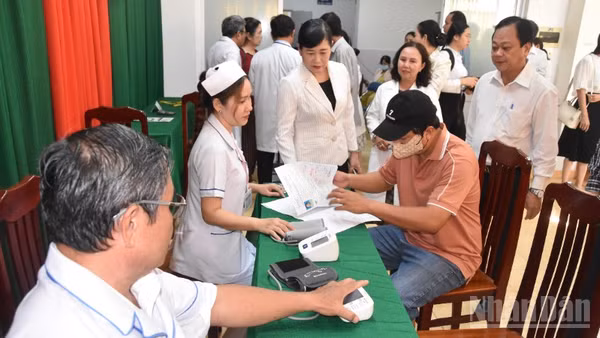Khám sức khỏe định kỳ miễn phí cho nhân dân tỉnh Đồng Tháp tại Trung tâm Y tế khu vực Mỹ Tho.